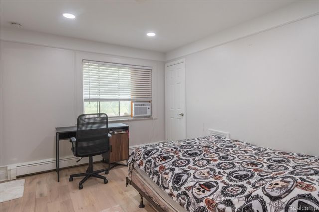 30853 Rockdale Avenue, Farmington, MI 48336