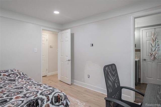 30853 Rockdale Avenue, Farmington, MI 48336