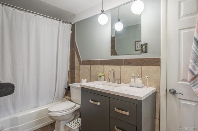 30853 Rockdale Avenue, Farmington, MI 48336