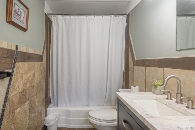 30853 Rockdale Avenue, Farmington, MI 48336