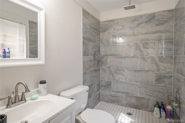 30853 Rockdale Avenue, Farmington, MI 48336