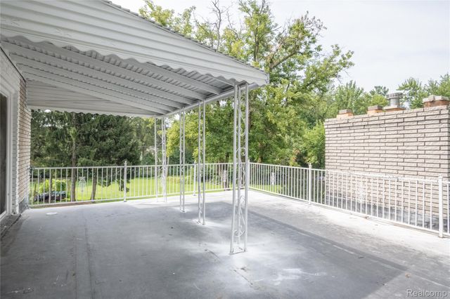 30853 Rockdale Avenue, Farmington, MI 48336