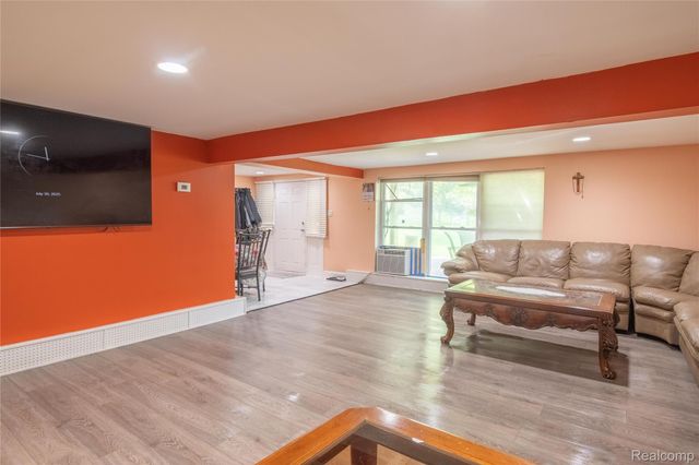 30853 Rockdale Avenue, Farmington, MI 48336