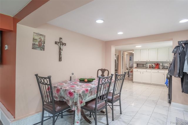 30853 Rockdale Avenue, Farmington, MI 48336