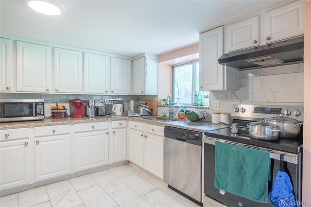 30853 Rockdale Avenue, Farmington, MI 48336