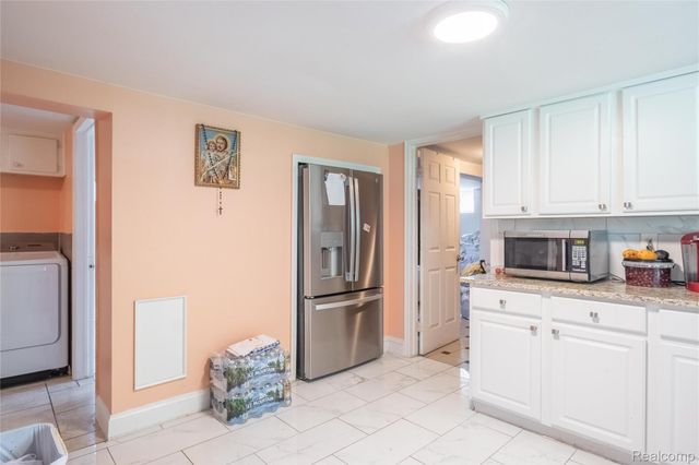 30853 Rockdale Avenue, Farmington, MI 48336