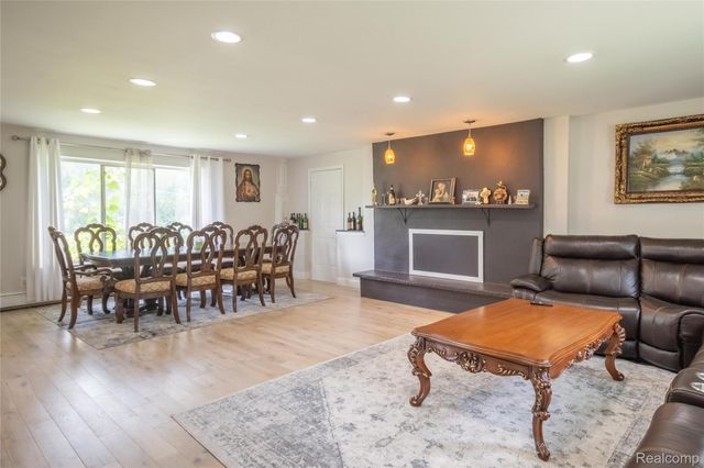 30853 Rockdale Avenue, Farmington, MI 48336