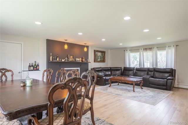 30853 Rockdale Avenue, Farmington, MI 48336