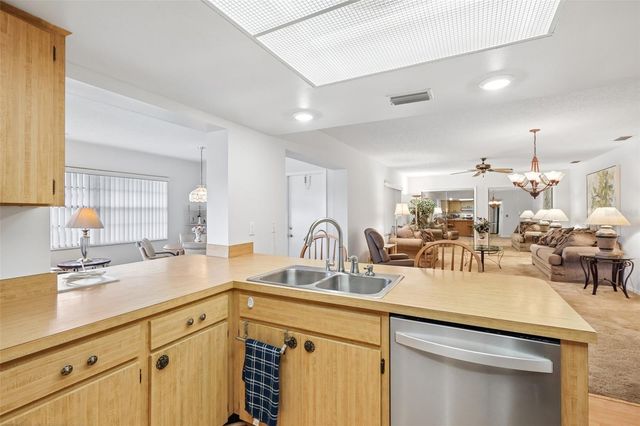 2017 HAMPSTEAD CIRCLE, Sun City Center, FL 33573