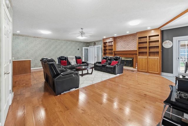 309 Jonaquin Cir, Hopkinsville, KY 42240