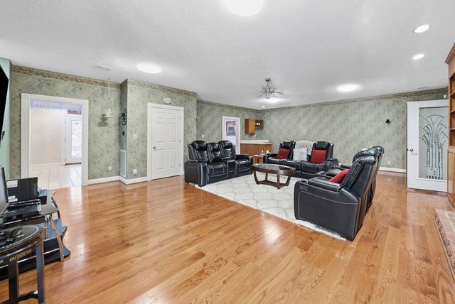 309 Jonaquin Cir, Hopkinsville, KY 42240