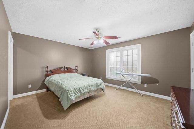 309 Jonaquin Cir, Hopkinsville, KY 42240