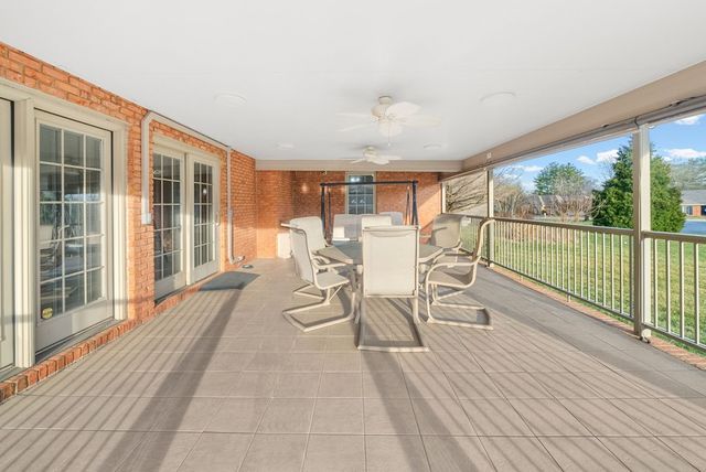 309 Jonaquin Cir, Hopkinsville, KY 42240