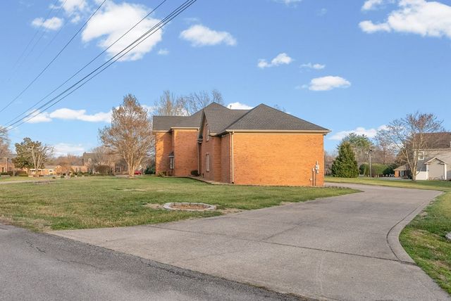 309 Jonaquin Cir, Hopkinsville, KY 42240