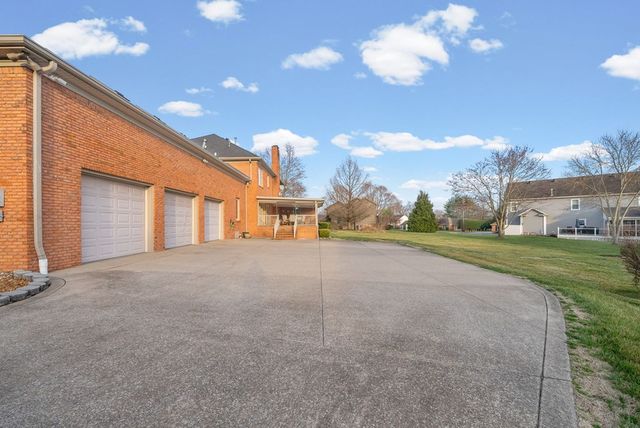 309 Jonaquin Cir, Hopkinsville, KY 42240