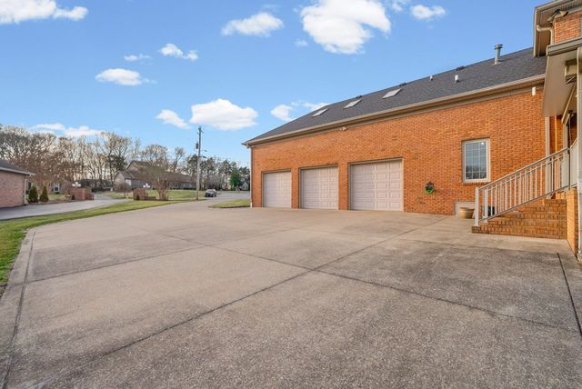 309 Jonaquin Cir, Hopkinsville, KY 42240