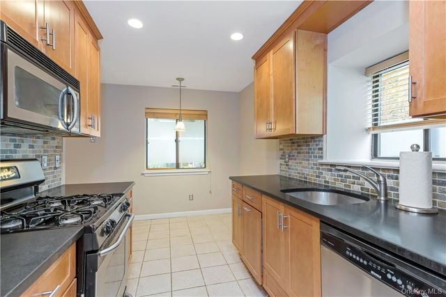 353 N Greeley Avenue 353, Chappaqua, NY 10514