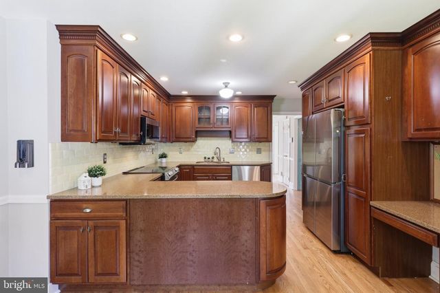 6817 JEREMIAH CT, Fairfax Station, VA 22039