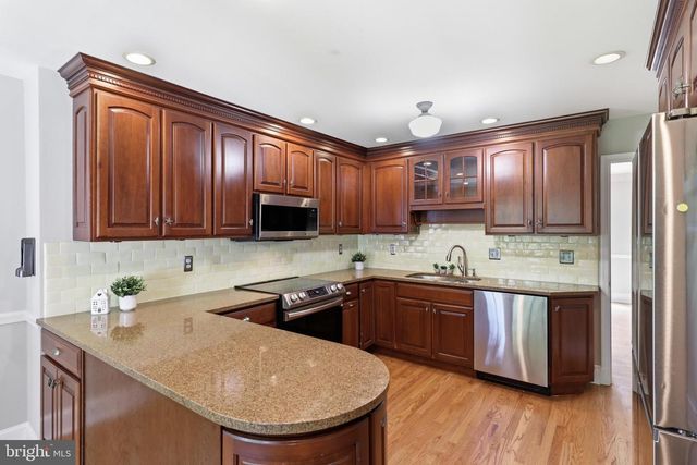 6817 JEREMIAH CT, Fairfax Station, VA 22039