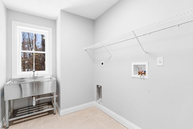 14 Earle Stewart Ln Lot 3, Wrentham, MA 02093