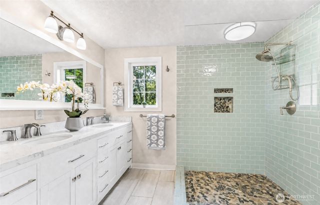 18404 W Spring Lake Drive SE, Renton, WA 98058