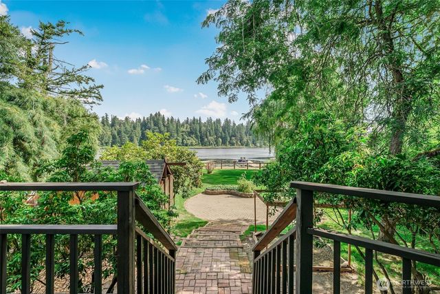 18404 W Spring Lake Drive SE, Renton, WA 98058