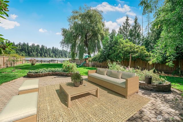 18404 W Spring Lake Drive SE, Renton, WA 98058