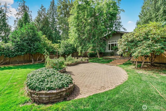 18404 W Spring Lake Drive SE, Renton, WA 98058
