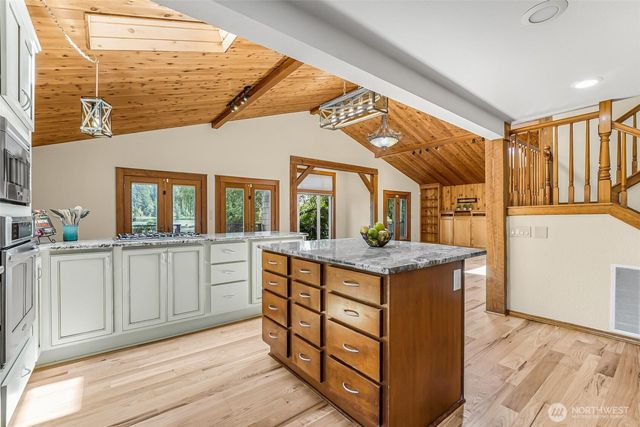 18404 W Spring Lake Drive SE, Renton, WA 98058