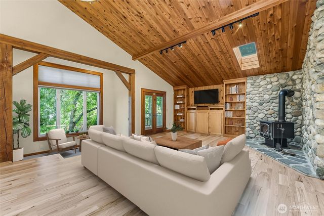 18404 W Spring Lake Drive SE, Renton, WA 98058