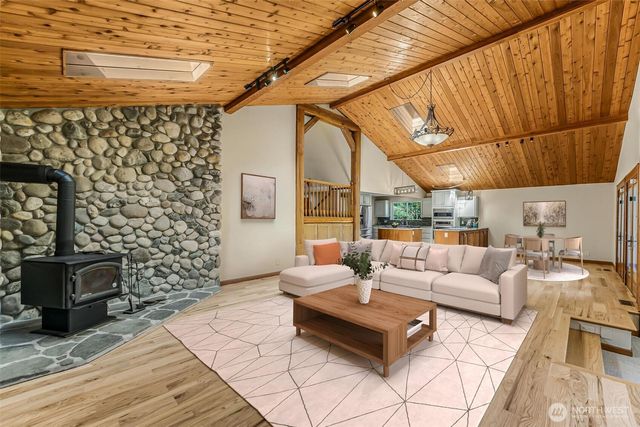 18404 W Spring Lake Drive SE, Renton, WA 98058