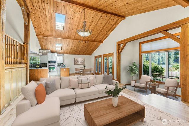18404 W Spring Lake Drive SE, Renton, WA 98058