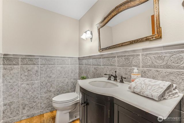 18404 W Spring Lake Drive SE, Renton, WA 98058