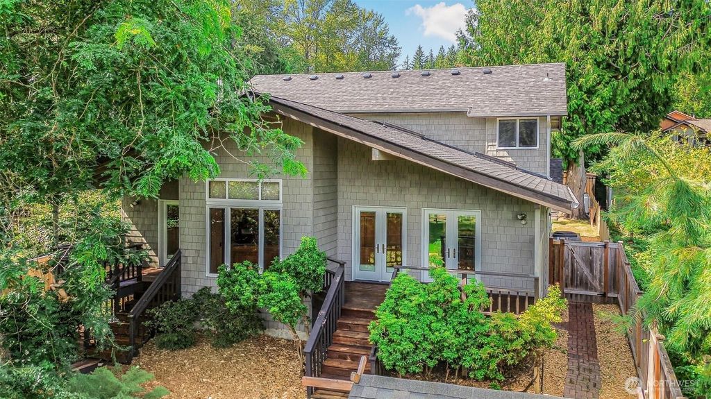 18404 W Spring Lake Drive SE, Renton, WA 98058