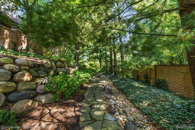 4054 Cranbrook Court, Bloomfield Hills, MI 48301