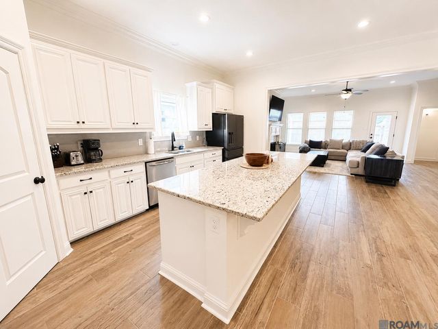 1042 Elliston Dr, Gonzales, LA 70737