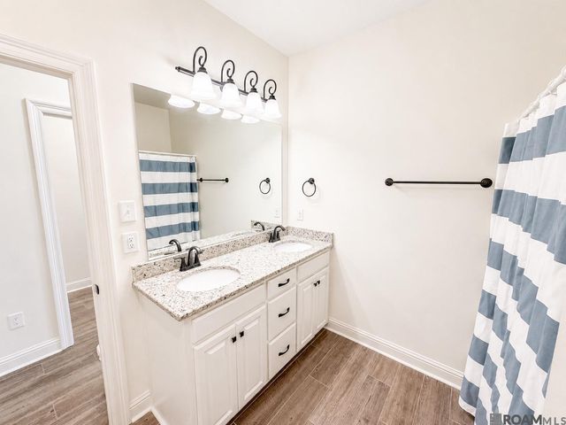 1042 Elliston Dr, Gonzales, LA 70737