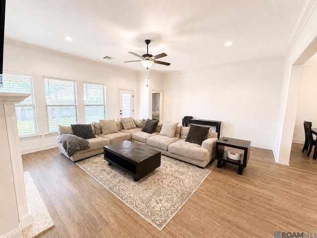 1042 Elliston Dr, Gonzales, LA 70737