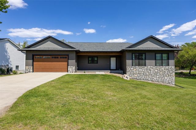 1730 Parkside Drive NE, Solon, IA 52333