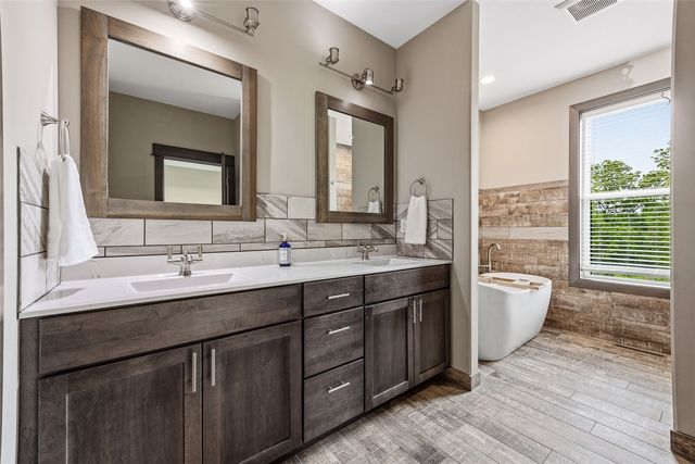 1730 Parkside Drive NE, Solon, IA 52333