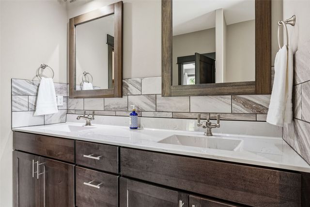 1730 Parkside Drive NE, Solon, IA 52333