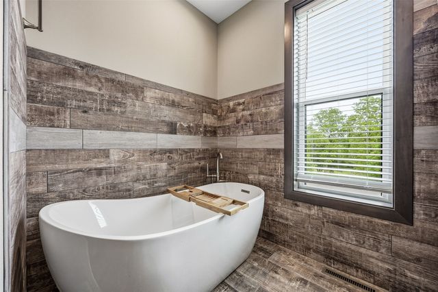 1730 Parkside Drive NE, Solon, IA 52333