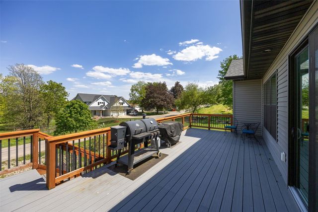 1730 Parkside Drive NE, Solon, IA 52333