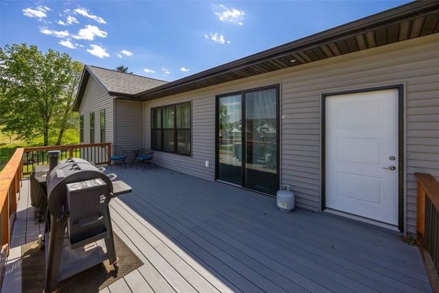 1730 Parkside Drive NE, Solon, IA 52333
