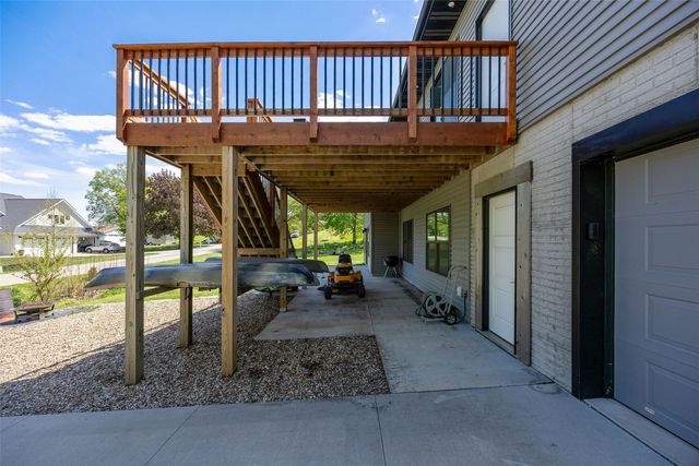 1730 Parkside Drive NE, Solon, IA 52333