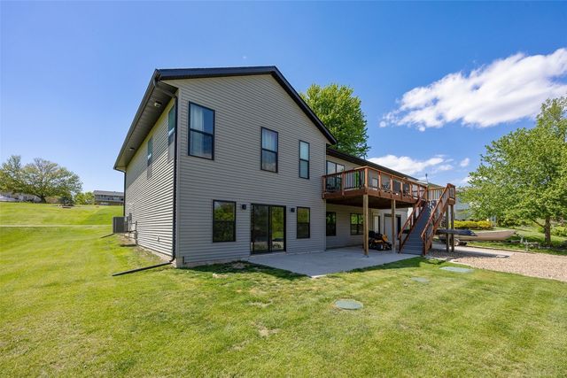 1730 Parkside Drive NE, Solon, IA 52333