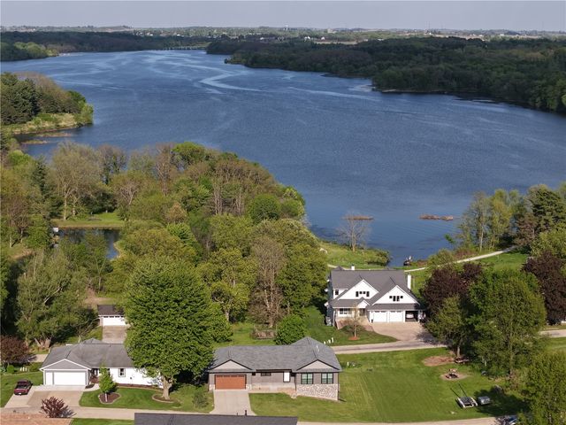 1730 Parkside Drive NE, Solon, IA 52333