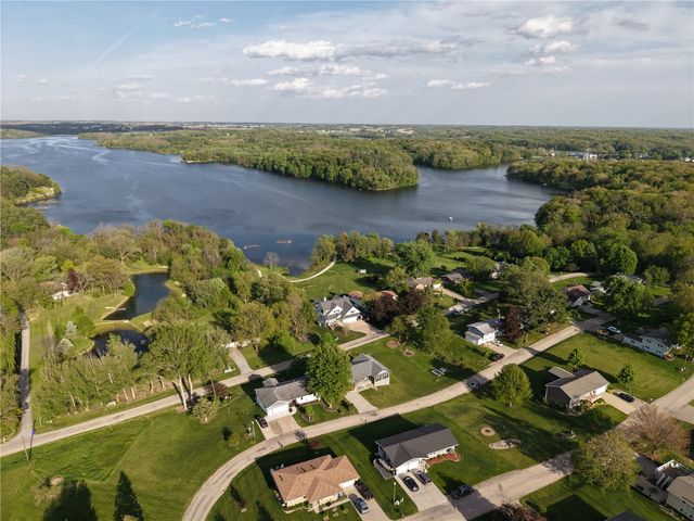 1730 Parkside Drive NE, Solon, IA 52333