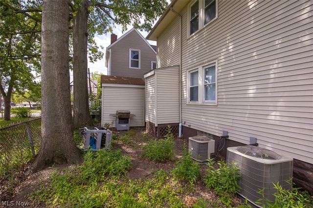 1545 Coutant Avenue, Lakewood, OH 44107