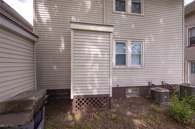 1545 Coutant Avenue, Lakewood, OH 44107